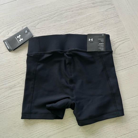 Under Armour Black Athletic Shorts with Compression Fit - Picture 5 of 5